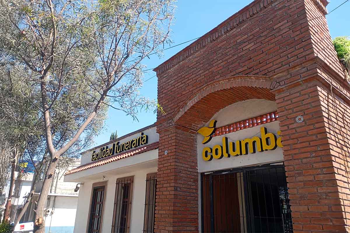 Fachada de Columba Servicios Funerarios ubicados en Toluca, Estado de México.