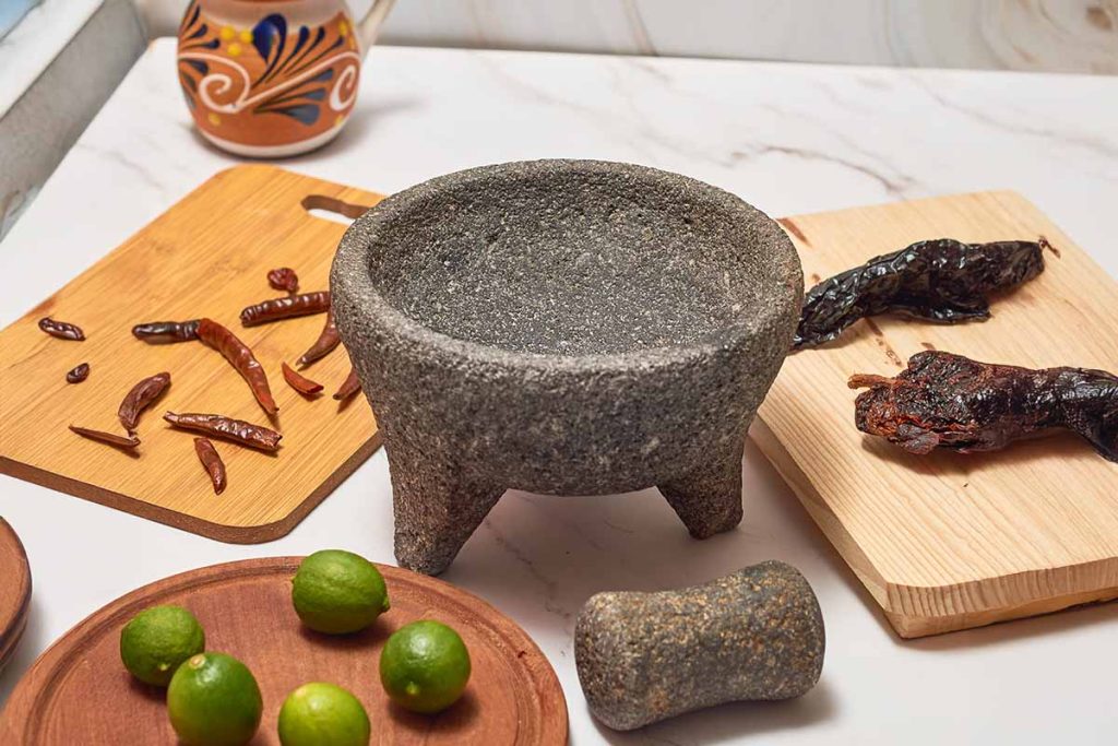 Molcajete utensilio de cocina que se utiliza en México desde la época prehispánica.